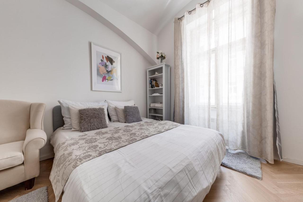 Apartments With The Lions Прага Екстер'єр фото