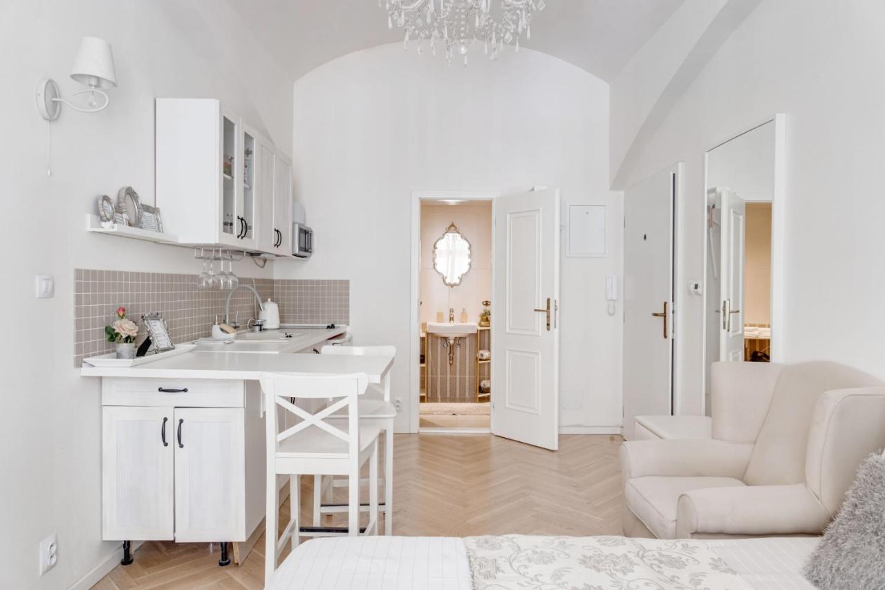 Apartments With The Lions Прага Екстер'єр фото